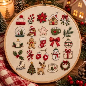 Pode incluir: Um bastidor de bordado circular de madeira contendo um painel de tecido creme com vinte e cinco ícones bordados com temas natalinos, incluindo um boneco de gengibre, um boneco de neve, uma rena, uma poinsétia e várias decorações.