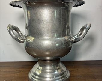 Vintage MCM Champagner-Eiskübel, silberplattiert, Trophäen-Urne, 25 cm hoch, verziert