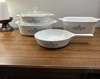 Vintage CORNINGWARE blauwe korenbloem set van 4 borden met 2 deksels