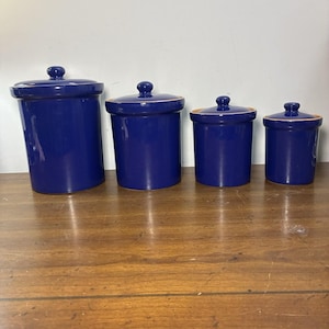 4 vintage kobaltblauw geglazuurde keramische jerrycans knop deksel terracotta rand Italië
