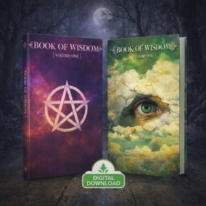Könnte beinhalten: Zwei Bücher mit dem Titel "Book of Wisdom" werden gezeigt. Band eins hat einen lila Einband mit einem Pentagramm, während Band zwei ein Auge zeigt, das durch Wolken blickt. Unten befindet sich ein "Digitaler Download"-Abzeichen.