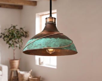 Lámpara colgante de cobre martillado hecha a mano, lámpara de techo con pátina verde, iluminación de estilo rústico industrial, pantalla de lámpara en forma de cúpula.