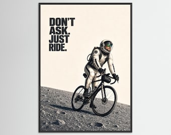 Poster di una bici gravel con astronauta, bicicletta lunare, arte murale di fantascienza.