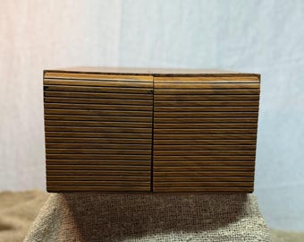 1970s 8 Track Tape Aufbewahrungskoffer – Hardshell Organizer in Holzoptik