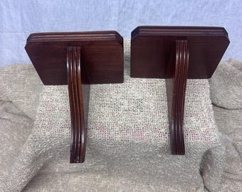Vintage Reeded Wood Sconce Shelves – Waterfall Edge Corbel Wall Displays, Mahogany Finish