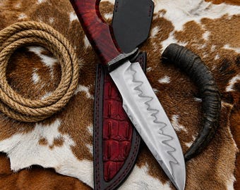 Faca Bowie personalizada feita à mão com cabo de madeira resinada e bainha de couro.