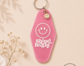 Pink Shine Helle Schlüsselanhänger | Positive Schlüsselanhänger mit Smiley Charm | Rucksack Schlüsselanhänger