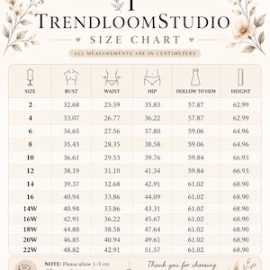 Może przedstawiać: Tabela rozmiar&oacute;w Trendloomstudio na beżowym tle z kwiatowymi akcentami. Tabela zawiera rozmiary od 2 do 22W z odpowiadającymi im wymiarami biustu, talii, bioder, długości od wgłębienia do dołu oraz wzrostu w centymetrach. Uwaga: dopuszczalna r&oacute;żnica 1-3 cm.