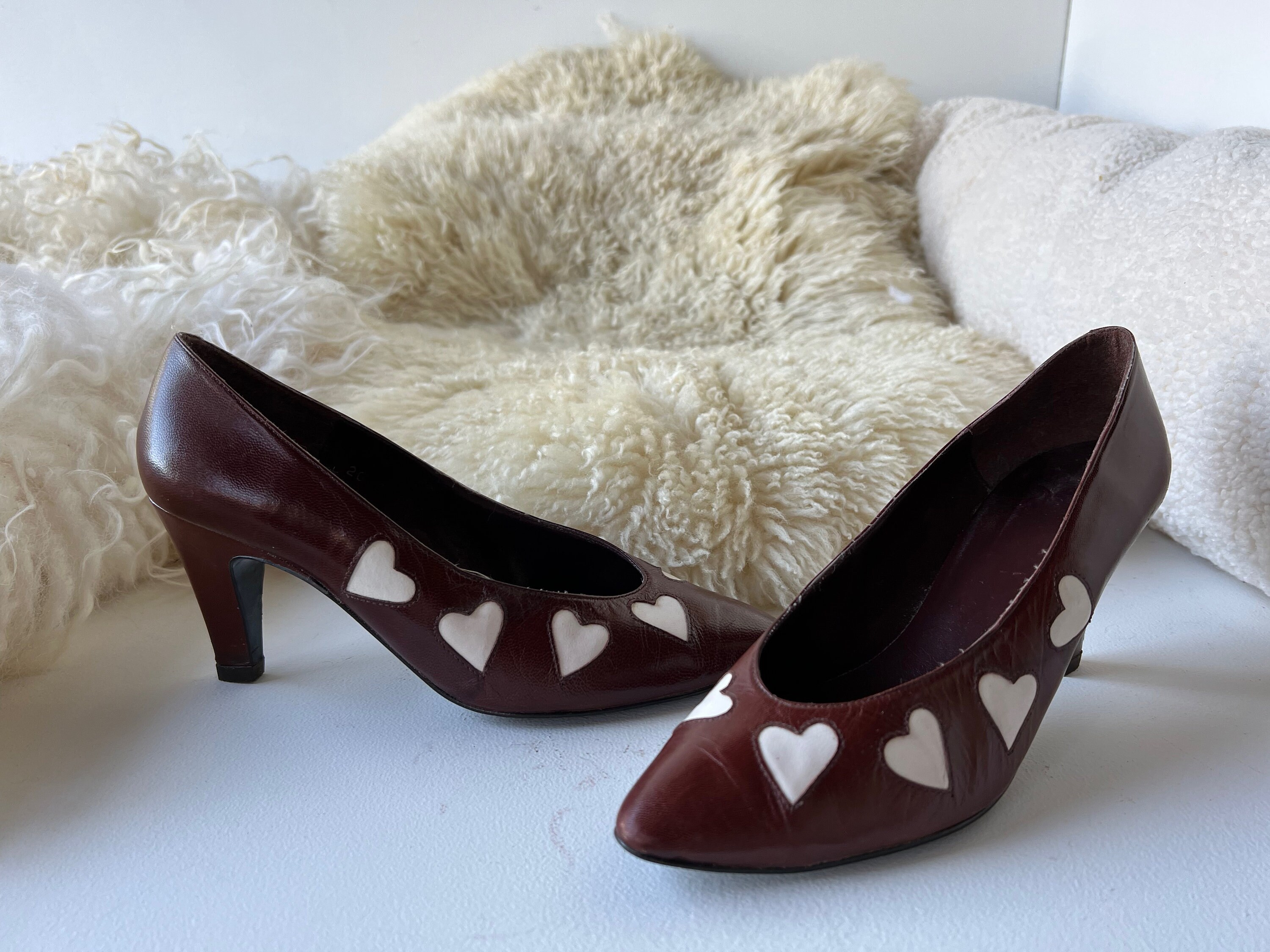 【本日削除】HEART MOTIF POINTED TOE PUMPS Rare Heart Motif Vintage Pumps Leather Deep Brown High Heels