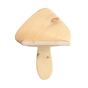 Pode incluir: Uma prateleira de parede em madeira de cor clara com formato de cogumelo, apresentando um chapéu largo e arredondado que serve como superfície de apoio e um caule vertical ovalado que se estende para baixo, exibindo veios naturais.