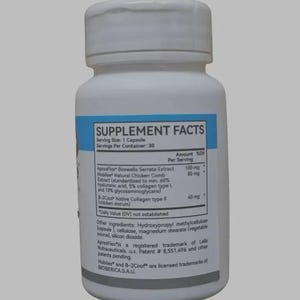 以下が含まれることがあります： 「SUPPLEMENT FACTS」と表示された青いラベルが付いた白いサプリメントボトル。ラベルには、ボスウェリアセラタエキスやネイティブコラーゲンなどの成分が記載されています。ボトルには白いキャップが付いており、30回分入っています。