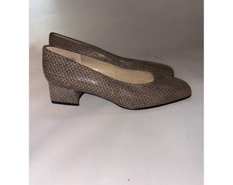 Zapatos de tacón bajo Etienne Aigner Sarah color topo, talla 6.5, vintage.