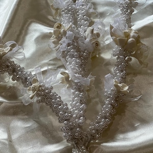 Lazo de Boda Perlas Blancas y Flores, Boda Católica - lazo de boda hecho de perlas