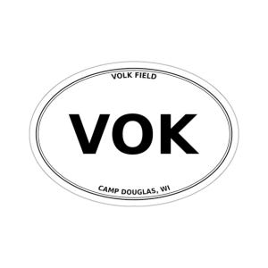 Volk Field (VOK) - Camp Douglas, WI - Adesivo ovale fustellato con codice aeroportuale/Decalcomania per bagagli/auto