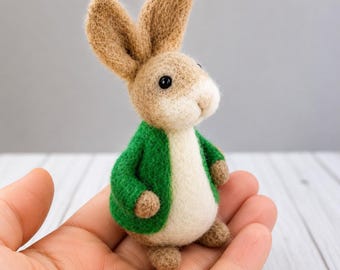 Conejitos de fieltro hechos a mano – Adorable decoración de animales de fieltro de lana – Regalo inspirado en Peter Rabbit – Adorno de conejito de Pascua – Decoración para la habitación infantil