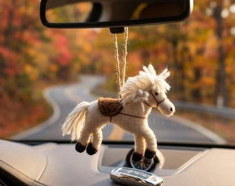 Ornamento per auto a forma di pony in feltro di lana, grazioso ciondolo per borsa a forma di cavallo grigio, portachiavi a forma di animale fatto a mano, ciondolo unico per borsetta, regalo per gli amanti degli animali