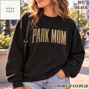Park Mom Sweatshirt, ronde hals met reliëfprint, themaparkmoedershirt, comfortabel sweatshirt met reliëfletters, reliëfprint