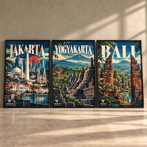 Peut inclure: Trois affiches murales verticales encadrées représentant des illustrations de voyage stylisées de l'Indonésie. L'affiche de gauche montre Jakarta avec son monument, celle du centre Yogyakarta avec ses stupas, et celle de droite Bali avec ses portes traditionnelles.