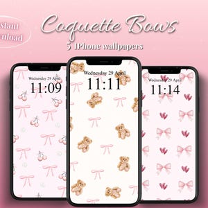 Puede incluir: Tres pantallas de iPhone que muestran fondos de pantalla con temas rosas. Uno presenta cerezas y lazos, otro ositos de peluche y lazos, y el último, corazones y lazos. El texto "Coquette Bows" y "5 iPhone wallpapers" son visibles.