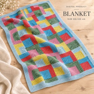 Könnte beinhalten: Eine rechteckige Häkeldecke mit einem geometrischen Muster aus ineinandergreifenden Quadraten in Rot, Gelb, Grün, Rosa und Blau, umrandet von einer hellblauen Kante. Der Text lautet DIGITAL PRODUCT BLANKET SIZE 84x120 cm.