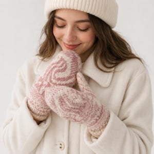 Wolf Mittens Knitting Pattern PDF | Nordic Colorwork Mitten Pattern | Fair Isle Winter Handwarmers Knit Pattern | Wolf Knit Mittens