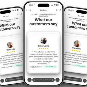 Könnte beinhalten: Drei Smartphones zeigen eine Website mit Kundenbewertungen. Die Bildschirme zeigen den Text "What our customers say" und Kundenbewertungen mit Fotos und Sternebewertungen. Die Website stammt von "Dev Store".