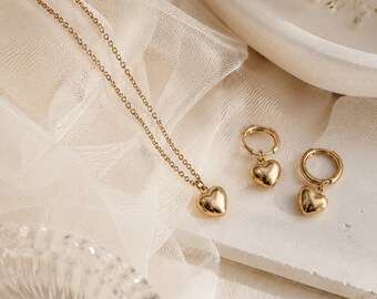 Conjunto de joyas de oro laminado de 18 quilates con forma de corazón, collar y pendientes de aro impermeables, un delicado regalo minimalista para mujer.