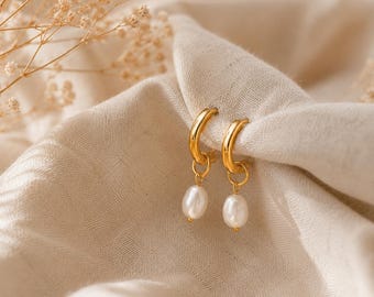 Pendientes de aro de perlas doradas, pendientes de perlas tipo huggie, pendientes de novia, joyería para invitadas de boda, regalo para damas de honor, delicados aros dorados