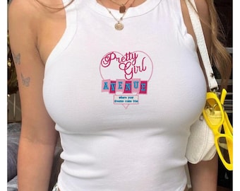 Hübsches Mädchen Allee Tank Top, süßes Y2K Grafik-Shirt, Vintages feminines Sommer-Outfit, trendiges Geschenk für SC-Fans, Geburtstagsmode-Chic-Stil