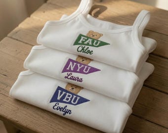 Besticktes benutzerdefiniertes College-Teddybär-Tanktop, personalisiertes Universitätsoberteil, Spieltag-Spitzenbesatz-Oberteil, Schulgeistbehälter, Abschlussgeschenk