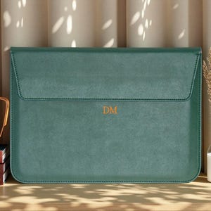 Funda para MacBook con iniciales personalizadas, funda de cuero personalizada, bolsa interior para portátil para estudiantes, trabajo, viajes, bonita funda estética para portátil