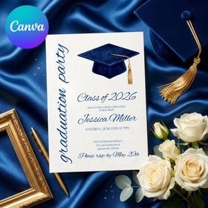 Puede incluir: Una tarjeta de invitación blanca para una fiesta de graduación con una ilustración de birrete azul marino y texto azul que dice Class of 2026, Jessica Miller, Saturday, June 13th at 7pm, y Please rsip by May 20th, con graduation party vertical.