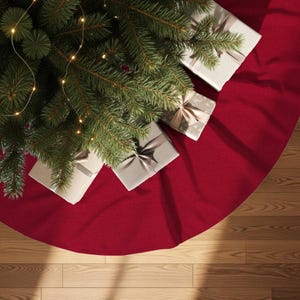 Red Tree Skirt: Christmas Holiday Decor
