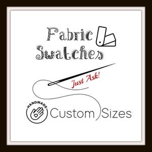 以下が含まれることがあります： 白い正方形のグラフィック。黒い文字で「Fabric Swatches」と見本帳のアイコン、黒い縫い針と糸、赤い文字で「Just Ask!」、黒い文字で「Custom Sizes」とハートが入ったハンドメイドアイコンが描かれています。