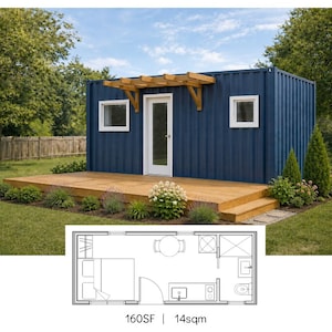 Op de afbeelding: Een donkerblauw containerhuis met een houten terras, een centrale deur, twee ramen en een houten pergola. De structuur bevat een plattegrond met het label 160SF | 14sqm, die de indeling van een slaapkamer, keuken en badkamer toont.