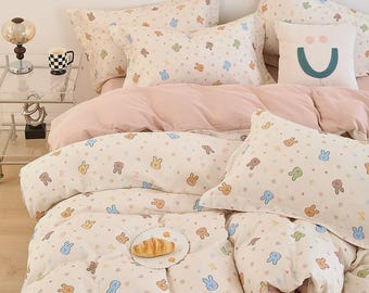 Juego de ropa de cama de algodón 100% con diseño de conejito en doble gasa, funda nórdica de dibujos animados de alta calidad, segura para bebés, ropa de cama infantil suave y delicada en tonos pastel.