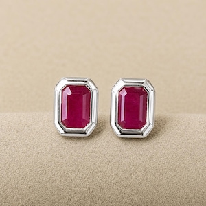 Pendientes de piedras preciosas rojas, pendientes de rubí con talla esmeralda, pendientes solitario de oro amarillo, joyas de piedra natal de julio, pendientes minimalistas de rubí,