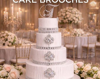 Taartbroche met kristallen strass: decoratie bruidstaart