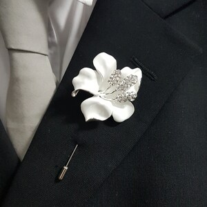 Weiße Blumen Boutonniere: Strass Hochzeit Knopfloch