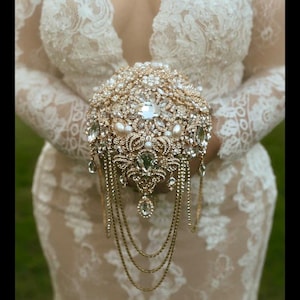 Gold Brooch bouquet, Jewel crystal wedding bouquet. Crystal Bridal Brooch Bouquet, cascade Jewel bouquet by Crystal wedding uk