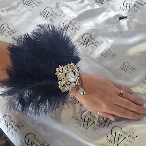 Feather wrist corsage,The Great Gatsby 1920&#39;s feather rhinestone brooch.