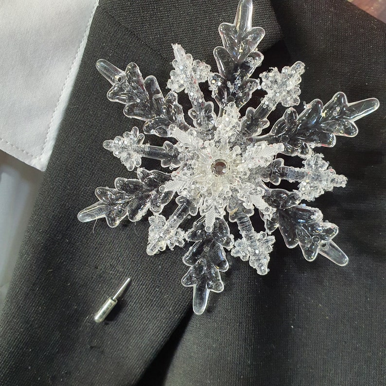 Crystal Snowflake Boutonniere Grooms Boutonniere for a Winter Wedding Christmas Wedding zdjęcie 5