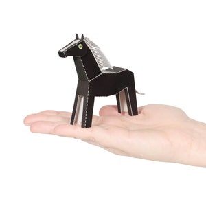 Carte postale artisanale en papier BLACK HORSE — À ASSEMBLER