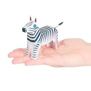 Cartolina artigianale in carta ZEBRA — DA ASSEMBLARE
