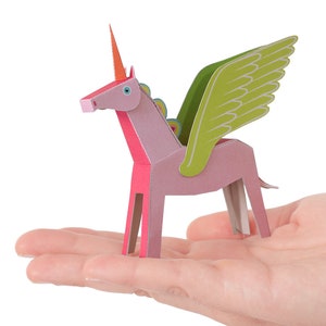 Carte postale artisanale en papier rose Pegacorn — À ASSEMBLER