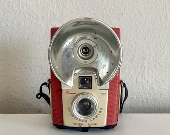 Vintage Kodak Brownie Starflash Camera Rare Red model 1958-1960