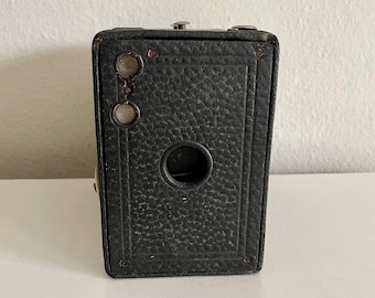 Vintage  Brownie 2A Box Camera