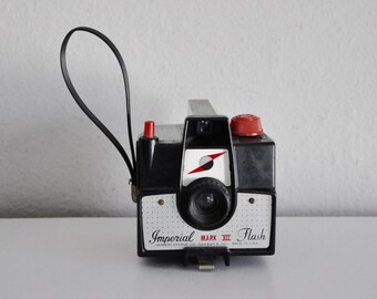 ON SALE Vintage Imperial Mark XII Flash Camera Made in the Usa
