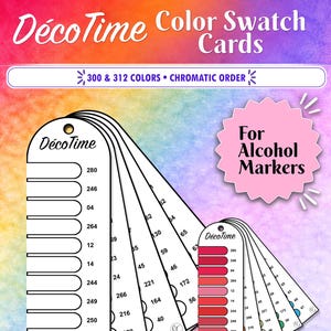 Op de afbeelding: DécoTime kleurstaalkaarten voor alcoholmarkers, bestaande uit witte waaiervormige kaarten met genummerde vakjes voor kleurorganisatie. De kaarten bevatten de tekst DécoTime Color Swatch Cards, 300 & 312 COLORS, CHROMATIC ORDER, For Alcohol Markers en Keep your colors organized.