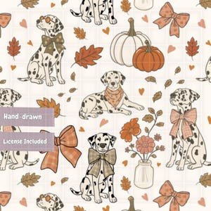 Puede incluir: Un patrón repetitivo con perros dálmatas, calabazas, hojas de otoño, flores en un frasco y lazos. Los perros llevan lazos o pañuelos. El diseño incluye el texto Hand-drawn y License Included sobre pancartas de color morado.